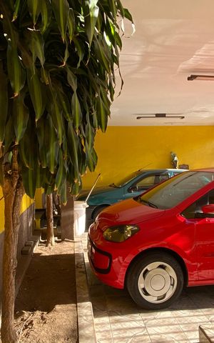 Casa à venda com 500m², 3 quartos e 3 vagas Casa à venda com 500m², 3 quartos e 3 vagasGaragem e Entrada