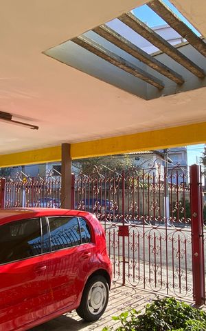 Casa à venda com 500m², 3 quartos e 3 vagas Casa à venda com 500m², 3 quartos e 3 vagasGaragem e Entrada