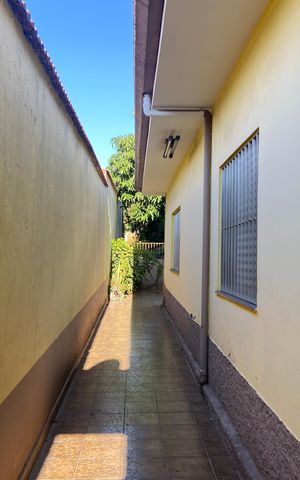 Casa à venda com 500m², 3 quartos e 3 vagas Casa à venda com 500m², 3 quartos e 3 vagasÁrea externa