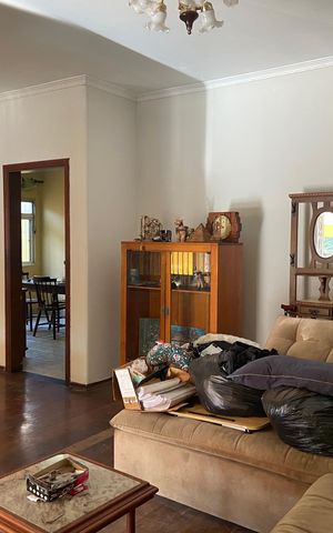 Casa à venda com 500m², 3 quartos e 3 vagas Casa à venda com 500m², 3 quartos e 3 vagasSala