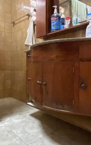 Casa à venda com 500m², 3 quartos e 3 vagas Casa à venda com 500m², 3 quartos e 3 vagasBanheiro 2