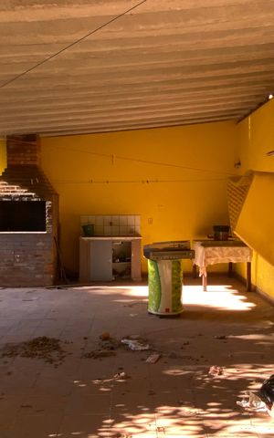 Casa à venda com 500m², 3 quartos e 3 vagas Casa à venda com 500m², 3 quartos e 3 vagasÁrea externa