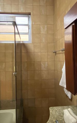 Casa à venda com 500m², 3 quartos e 3 vagas Casa à venda com 500m², 3 quartos e 3 vagasBanheiro 2