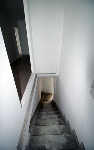 Casa à venda com 230m², 6 quartos e 3 vagasEscada de acesso