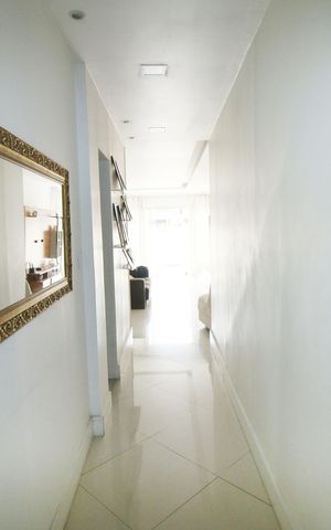 Casa à venda com 230m², 6 quartos e 3 vagasCorredor