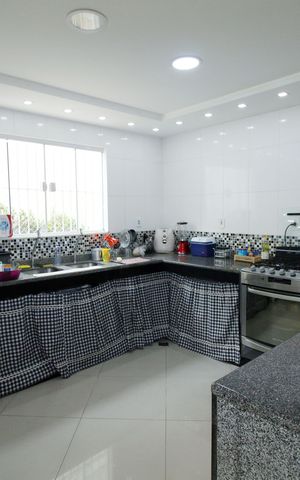 Casa à venda com 230m², 6 quartos e 3 vagasCozinha