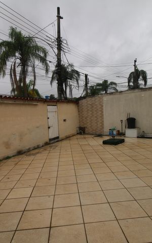 Casa à venda com 230m², 6 quartos e 3 vagasQuintal frente e garagem