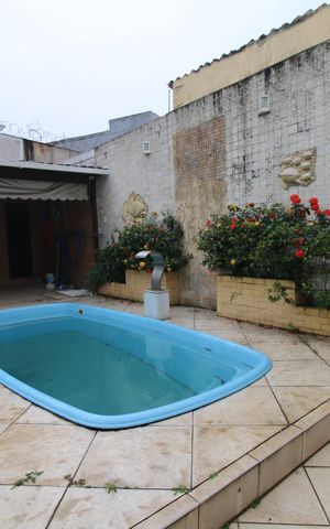 Casa à venda com 230m², 6 quartos e 3 vagasPiscina