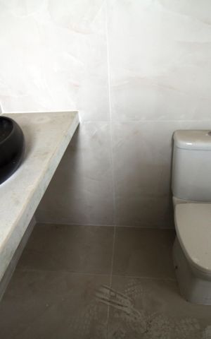 Casa à venda com 230m², 6 quartos e 3 vagasBanheiro 2 anexo