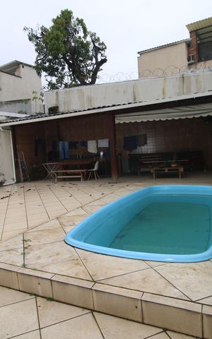 Casa à venda com 230m², 6 quartos e 3 vagasPiscina