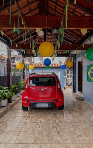 Casa à venda com 300m², 2 quartos e 5 vagas Casa à venda com 300m², 2 quartos e 5 vagasGaragem