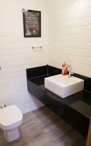 Casa de condomínio à venda com 430m², 3 quartos e 6 vagasLavabo
