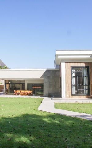 Casa de condomínio à venda com 430m², 3 quartos e 6 vagasFrente da casa