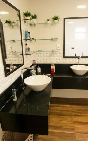 Casa de condomínio à venda com 430m², 3 quartos e 6 vagasBanheiro da Suíte 1