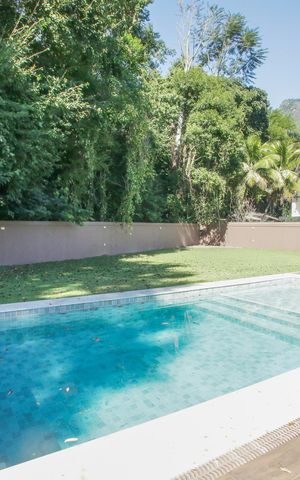 Casa de condomínio à venda com 430m², 3 quartos e 6 vagasPiscina