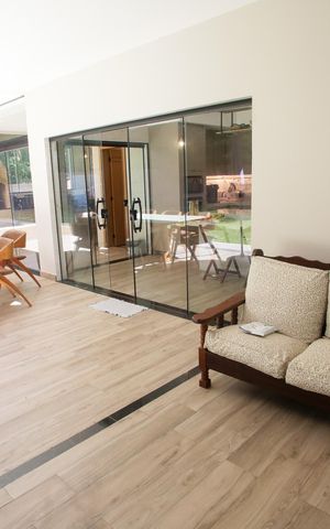 Casa de condomínio à venda com 430m², 3 quartos e 6 vagasVaranda