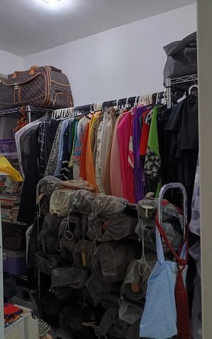 Casa de condomínio à venda com 180m², 3 quartos e 1 vaga Casa de condomínio à venda com 180m², 3 quartos e 1 vagaCloset do Quarto