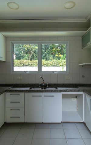 Casa de condomínio para alugar com 550m², 4 quartos e 2 vagas Casa de condomínio para alugar com 550m², 4 quartos e 2 vagasCozinha