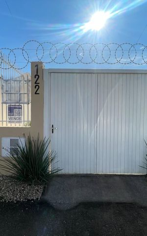 Casa à venda com 51m², 2 quartos e 1 vaga Casa à venda com 51m², 2 quartos e 1 vagaPlaca instalada em 27/06/2025 com o código VZOE-21