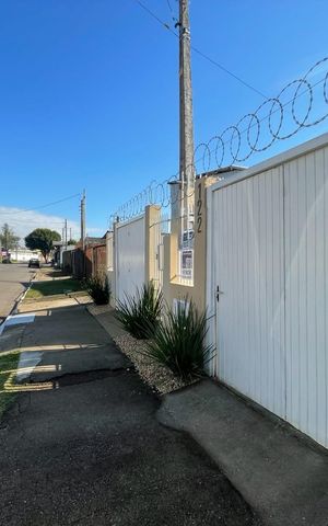 Casa à venda com 51m², 2 quartos e 1 vaga Casa à venda com 51m², 2 quartos e 1 vagaPlaca instalada em 27/06/2025 com o código VZOE-21