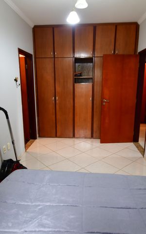 Casa à venda com 342m², 4 quartos e 4 vagasQuarto 2 - Suíte