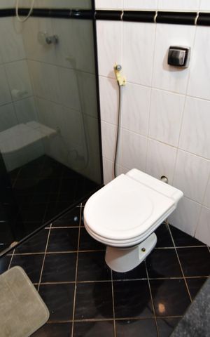 Casa à venda com 342m², 4 quartos e 4 vagasBanheiro Suíte
