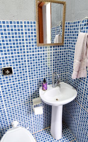Casa à venda com 342m², 4 quartos e 4 vagasBanheiro de serviço