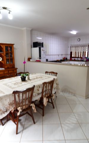 Casa à venda com 342m², 4 quartos e 4 vagasCozinha