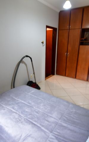 Casa à venda com 342m², 4 quartos e 4 vagasQuarto 2 - Suíte