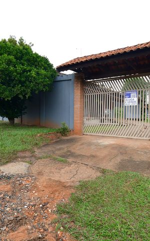 Casa à venda com 342m², 4 quartos e 4 vagasFachada / Placa
