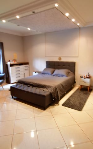 Casa à venda com 342m², 4 quartos e 4 vagasQuarto 4 - Suíte