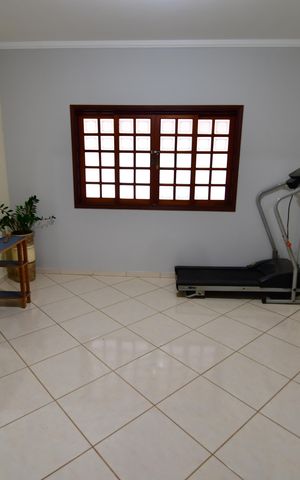 Casa à venda com 342m², 4 quartos e 4 vagasSala