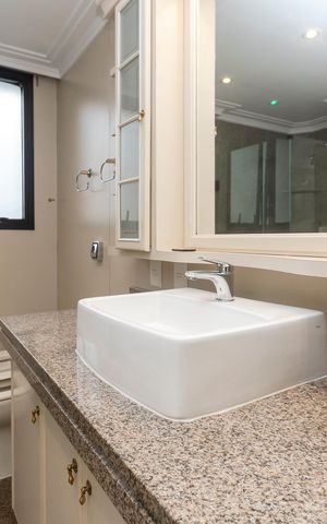 Apartamento para alugar com 245m², 3 quartos e 4 vagas Apartamento para alugar com 245m², 3 quartos e 4 vagasBanheiro da Suíte 1