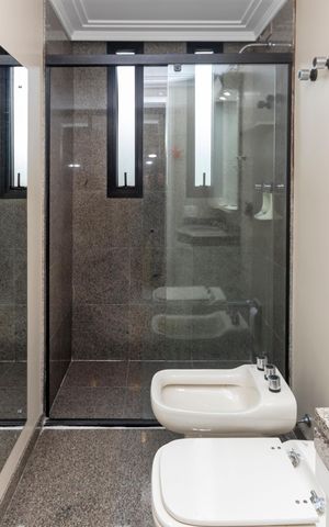 Apartamento para alugar com 245m², 3 quartos e 4 vagas Apartamento para alugar com 245m², 3 quartos e 4 vagasBanheiro