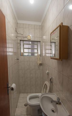 Casa à venda com 110m², 2 quartos e 6 vagasBanheiro Social