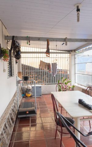 Casa à venda com 110m², 2 quartos e 6 vagasVaranda