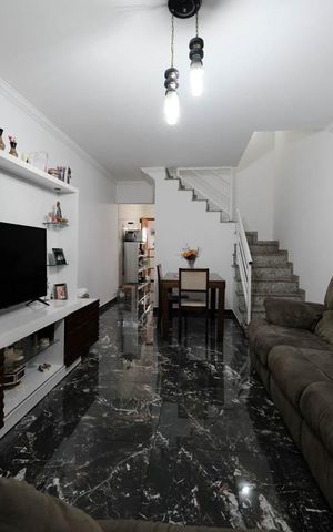 Casa à venda com 100m², 2 quartos e 2 vagasSala