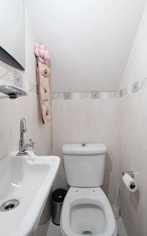 Casa à venda com 100m², 2 quartos e 2 vagasLavabo