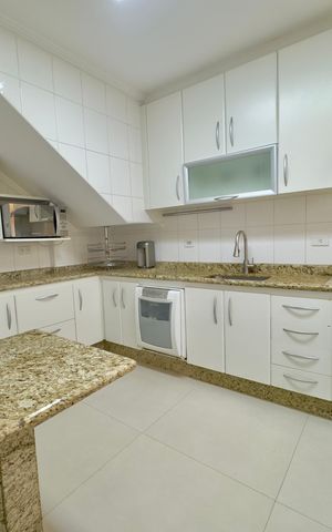 Casa de condomínio à venda com 174m², 3 quartos e 4 vagas Casa de condomínio à venda com 174m², 3 quartos e 4 vagasCozinha