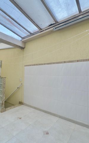 Casa de condomínio à venda com 174m², 3 quartos e 4 vagas Casa de condomínio à venda com 174m², 3 quartos e 4 vagasÁrea externa