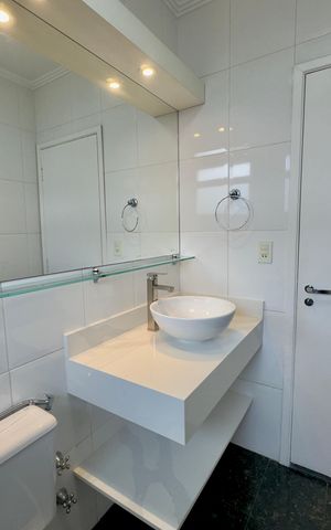 Casa de condomínio à venda com 174m², 3 quartos e 4 vagas Casa de condomínio à venda com 174m², 3 quartos e 4 vagasBanheiro 1
