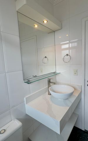 Casa de condomínio à venda com 174m², 3 quartos e 4 vagas Casa de condomínio à venda com 174m², 3 quartos e 4 vagasBanheiro 2