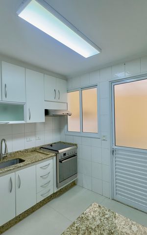Casa de condomínio à venda com 174m², 3 quartos e 4 vagas Casa de condomínio à venda com 174m², 3 quartos e 4 vagasCozinha
