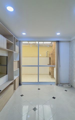 Casa de condomínio à venda com 174m², 3 quartos e 4 vagas Casa de condomínio à venda com 174m², 3 quartos e 4 vagasSala