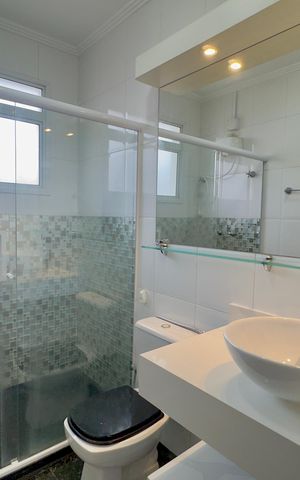 Casa de condomínio à venda com 174m², 3 quartos e 4 vagas Casa de condomínio à venda com 174m², 3 quartos e 4 vagasBanheiro 1