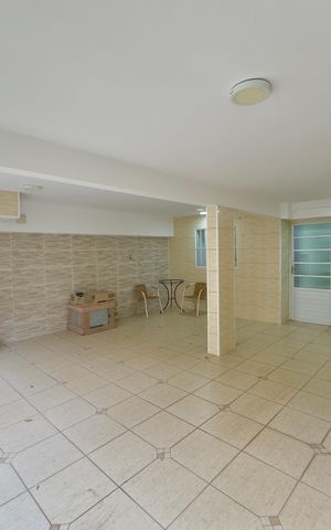 Casa de condomínio à venda com 174m², 3 quartos e 4 vagas Casa de condomínio à venda com 174m², 3 quartos e 4 vagasGaragem