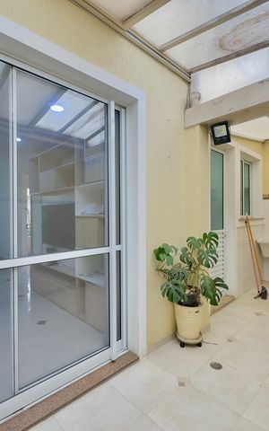 Casa de condomínio à venda com 174m², 3 quartos e 4 vagas Casa de condomínio à venda com 174m², 3 quartos e 4 vagasÁrea externa