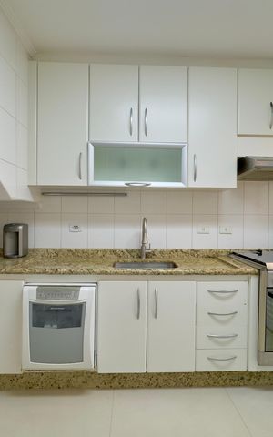 Casa de condomínio à venda com 174m², 3 quartos e 4 vagas Casa de condomínio à venda com 174m², 3 quartos e 4 vagasCozinha