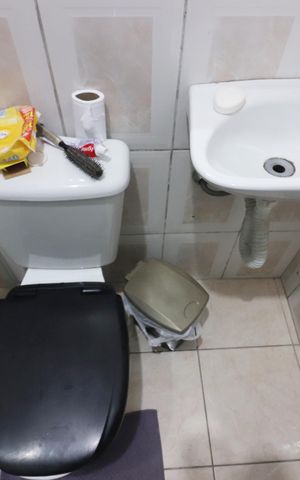 Casa à venda com 214m², 4 quartos e 2 vagasBanheiro 1