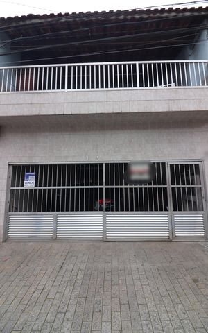 Casa à venda com 214m², 4 quartos e 2 vagasFachada